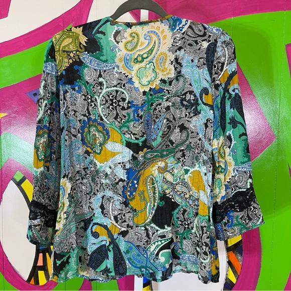 NY Collection, Button Up Lace Collared V-Neck Blouse. Size Medium - Picture 4 of 5